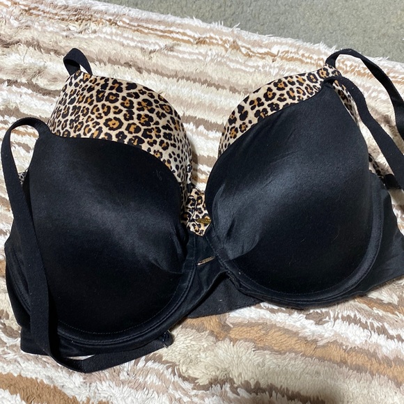 Victoria’s secret’s bra bundle - Picture 1 of 9